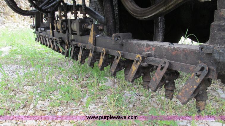 image for item E3967 1990 International 4900 oil distributor truck