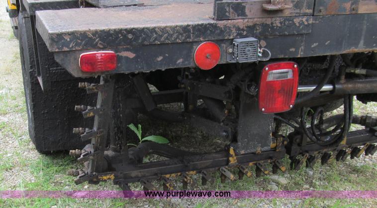 image for item E3967 1990 International 4900 oil distributor truck