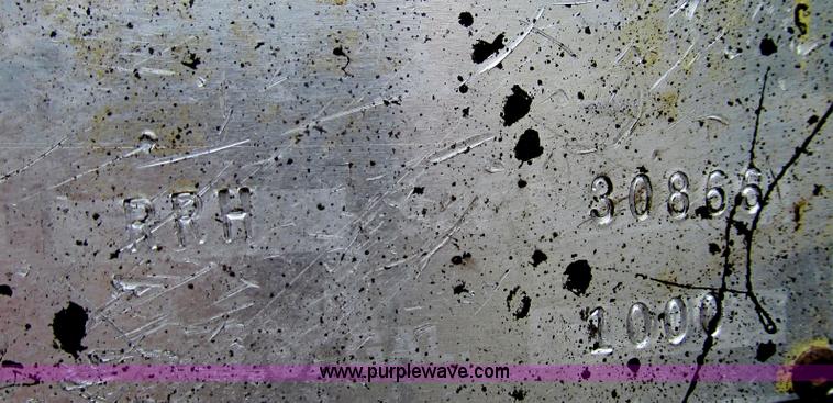 image for item E3967 1990 International 4900 oil distributor truck