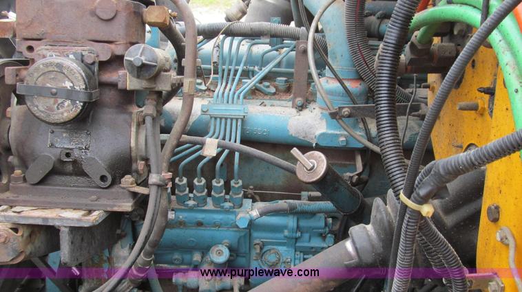 image for item E3967 1990 International 4900 oil distributor truck