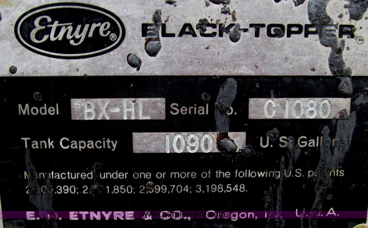 image for item E3968 1991 Ford F800 oil distributor truck