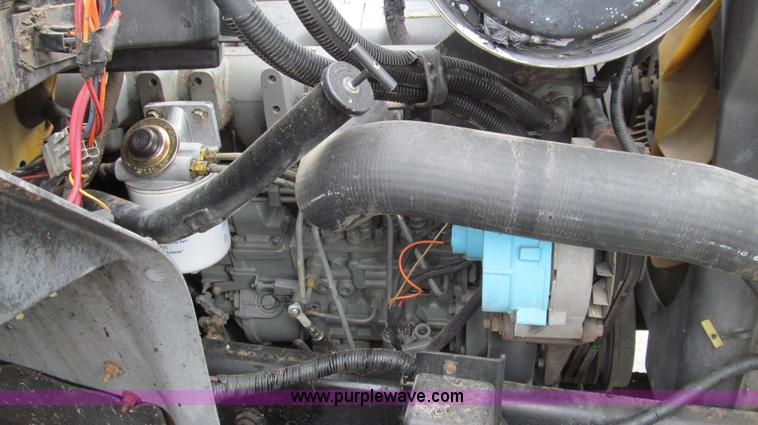 image for item E3968 1991 Ford F800 oil distributor truck
