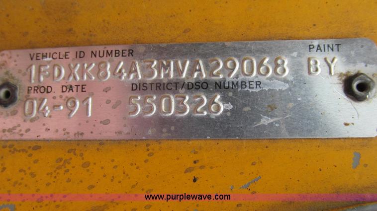 image for item E3968 1991 Ford F800 oil distributor truck