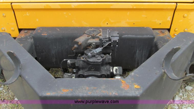 image for item E3969 1995 International 4900 oil distributor truck