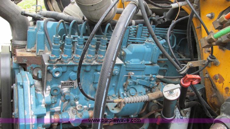 image for item E3969 1995 International 4900 oil distributor truck