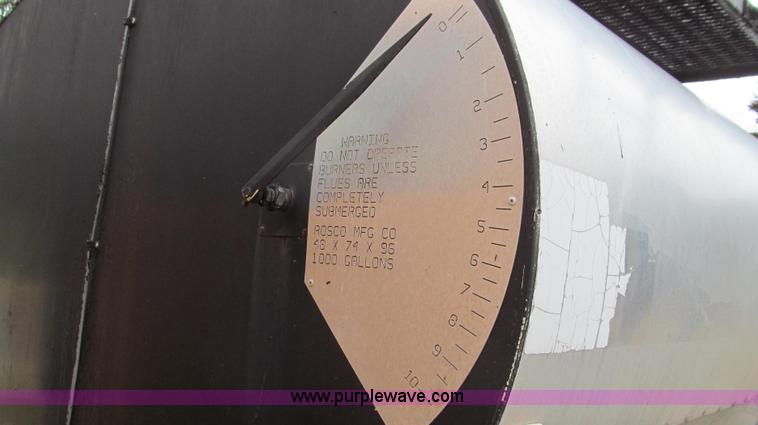 image for item E3970 1996 International 4900 oil distributor truck