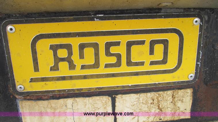 image for item E3970 1996 International 4900 oil distributor truck