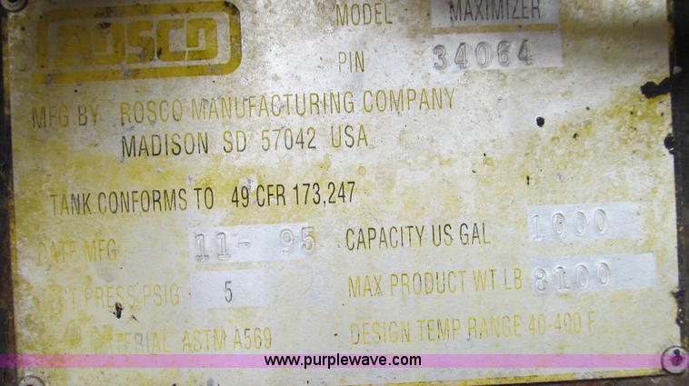 image for item E3970 1996 International 4900 oil distributor truck