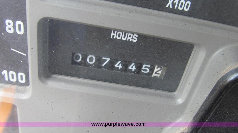 image for item E3970 1996 International 4900 oil distributor truck