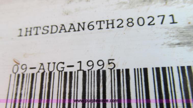 image for item E3970 1996 International 4900 oil distributor truck