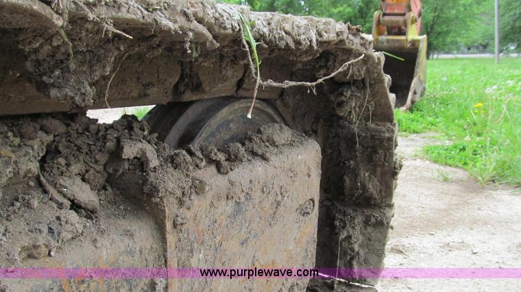 image for item E3978 2005 JCB JS160NC excavator