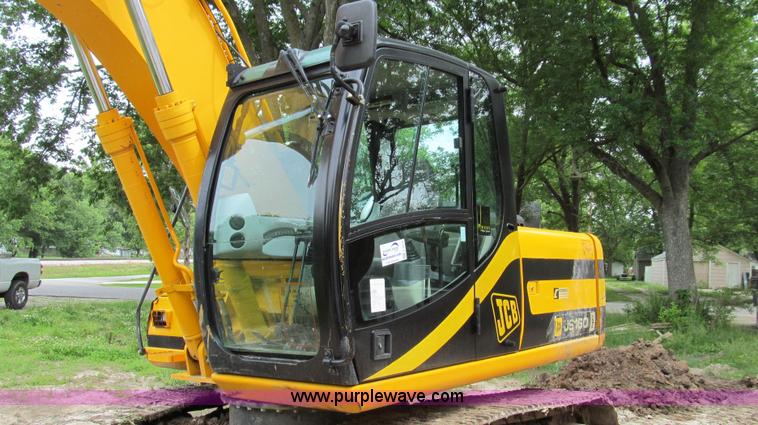 image for item E3978 2005 JCB JS160NC excavator
