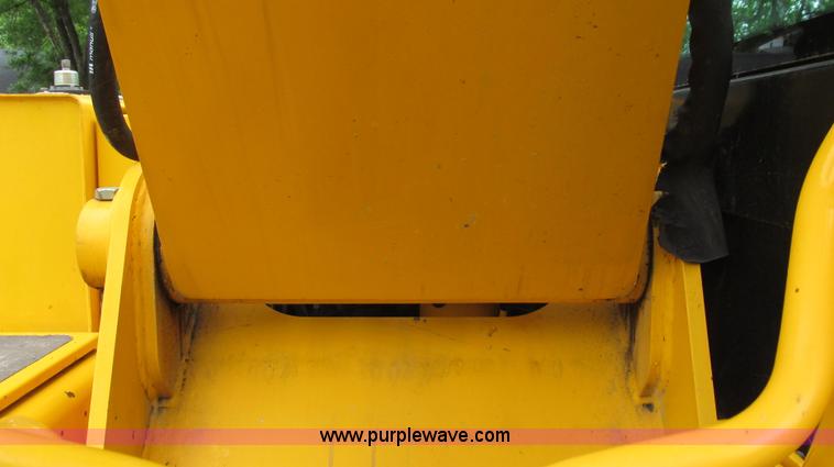 image for item E3978 2005 JCB JS160NC excavator