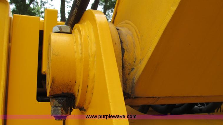 image for item E3978 2005 JCB JS160NC excavator