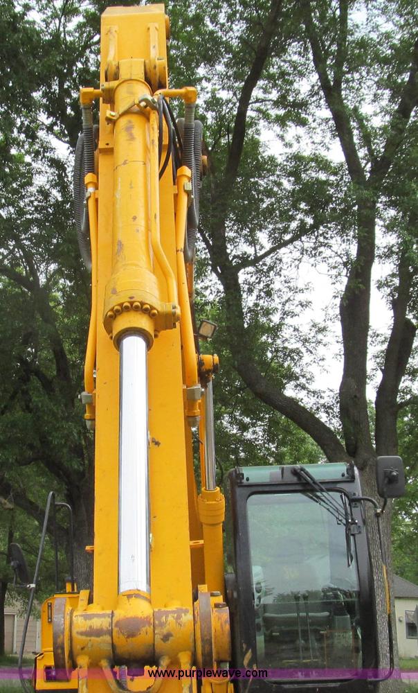 image for item E3978 2005 JCB JS160NC excavator