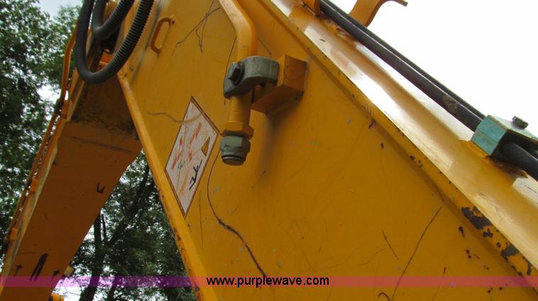 image for item E3978 2005 JCB JS160NC excavator