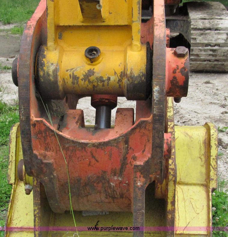 image for item E3978 2005 JCB JS160NC excavator