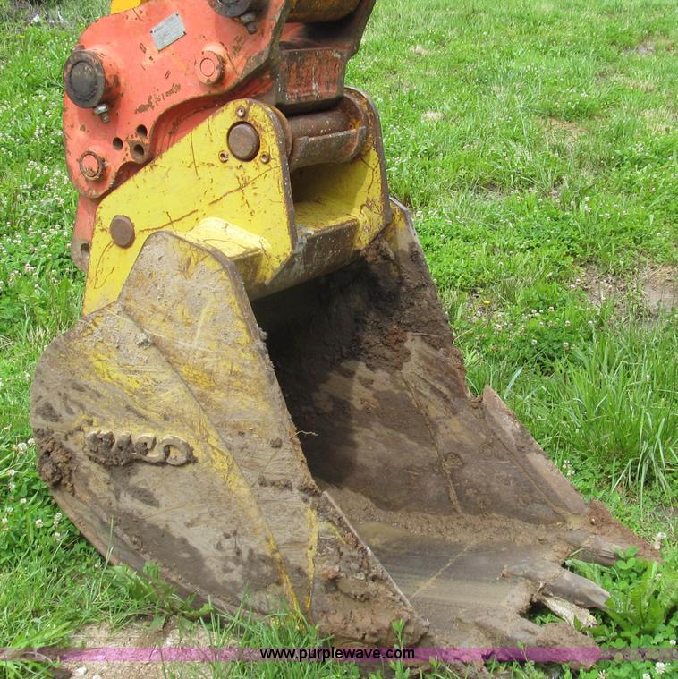image for item E3978 2005 JCB JS160NC excavator
