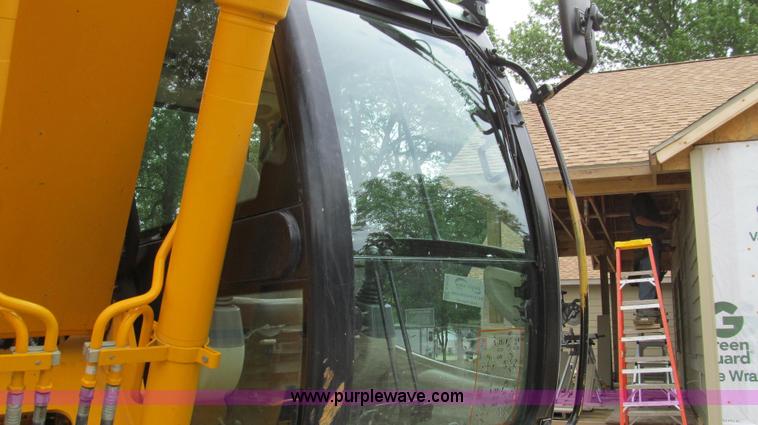 image for item E3978 2005 JCB JS160NC excavator