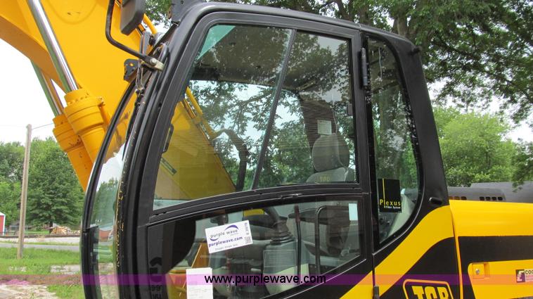 image for item E3978 2005 JCB JS160NC excavator