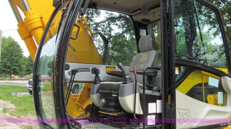 image for item E3978 2005 JCB JS160NC excavator