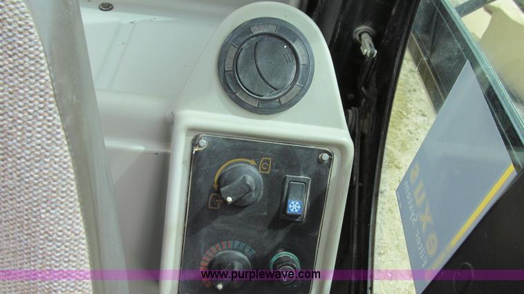 image for item E3978 2005 JCB JS160NC excavator