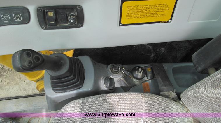 image for item E3978 2005 JCB JS160NC excavator