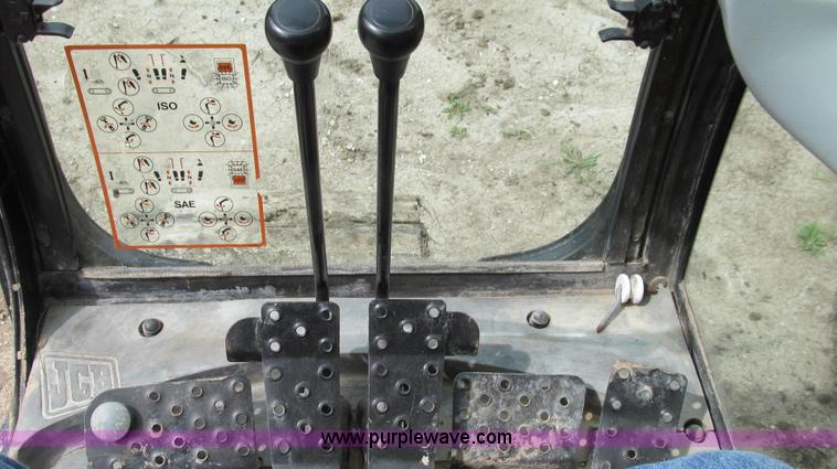 image for item E3978 2005 JCB JS160NC excavator