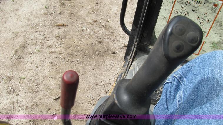 image for item E3978 2005 JCB JS160NC excavator