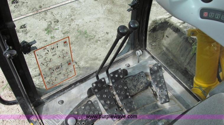 image for item E3978 2005 JCB JS160NC excavator