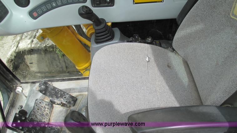 image for item E3978 2005 JCB JS160NC excavator