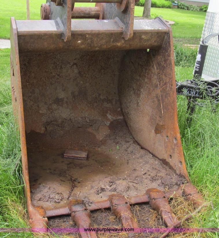 image for item E3978 2005 JCB JS160NC excavator