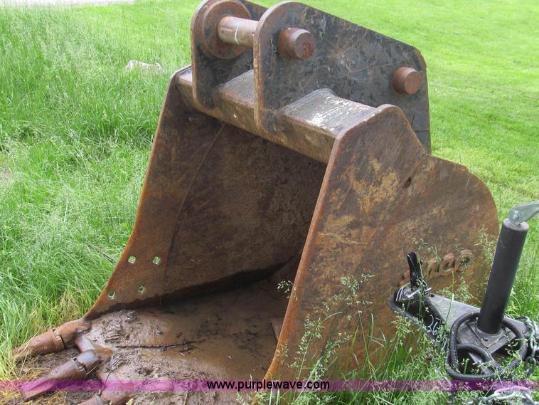 image for item E3978 2005 JCB JS160NC excavator