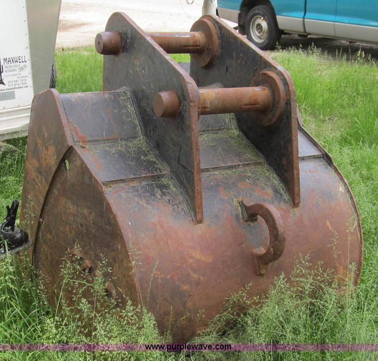 image for item E3978 2005 JCB JS160NC excavator