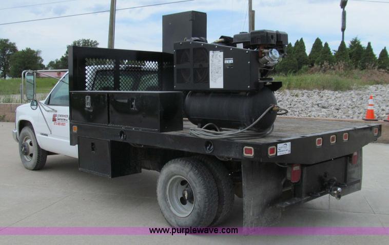 image for item E3981 2000 Chevrolet 3500 utility truck