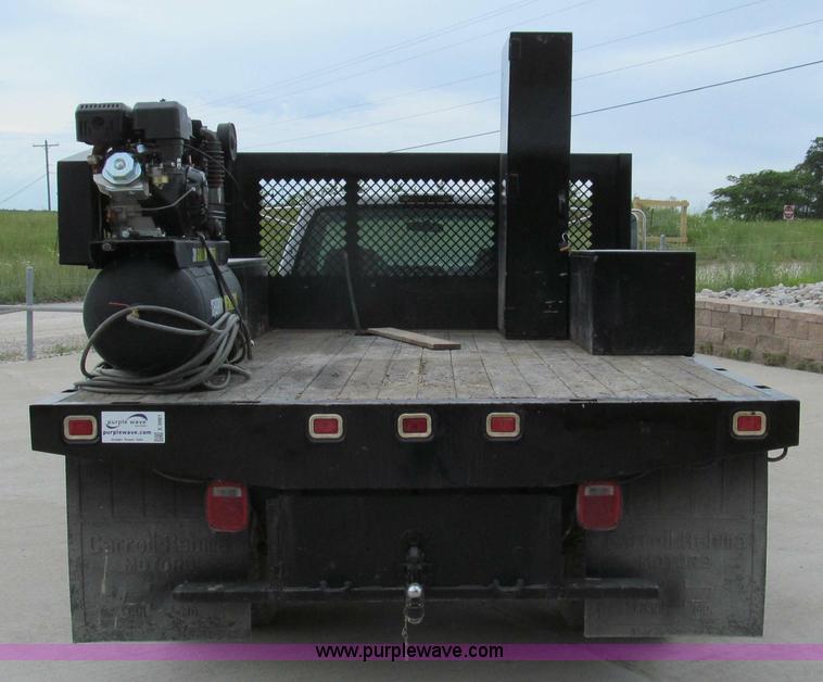 image for item E3981 2000 Chevrolet 3500 utility truck