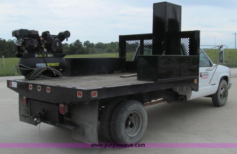 image for item E3981 2000 Chevrolet 3500 utility truck