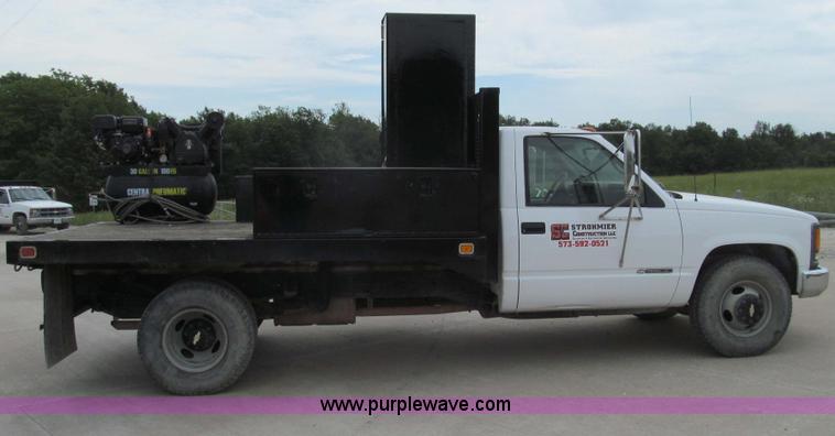 image for item E3981 2000 Chevrolet 3500 utility truck