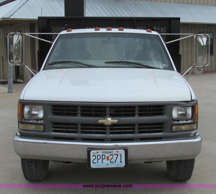 image for item E3981 2000 Chevrolet 3500 utility truck