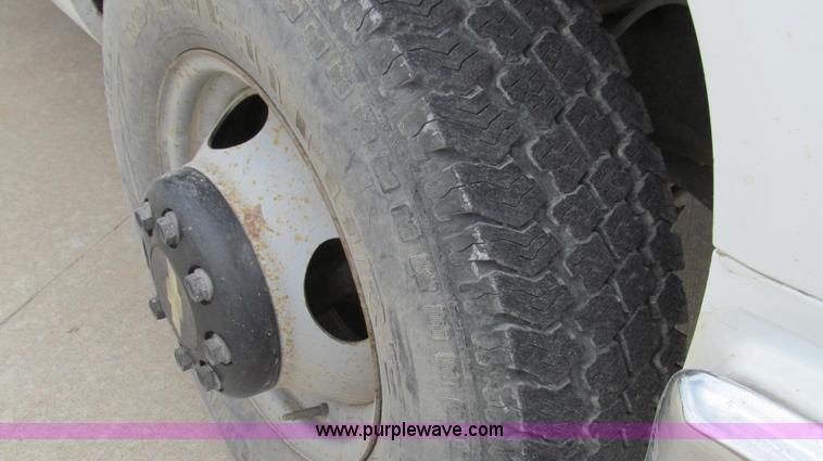 image for item E3981 2000 Chevrolet 3500 utility truck