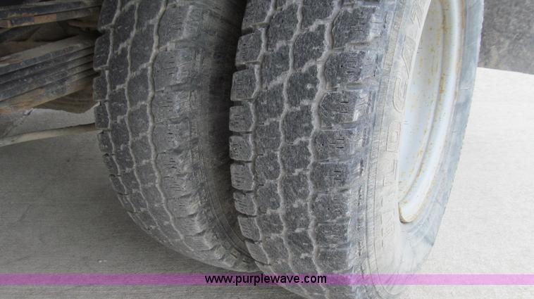 image for item E3981 2000 Chevrolet 3500 utility truck