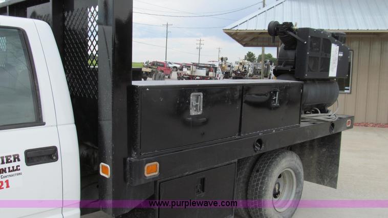 image for item E3981 2000 Chevrolet 3500 utility truck
