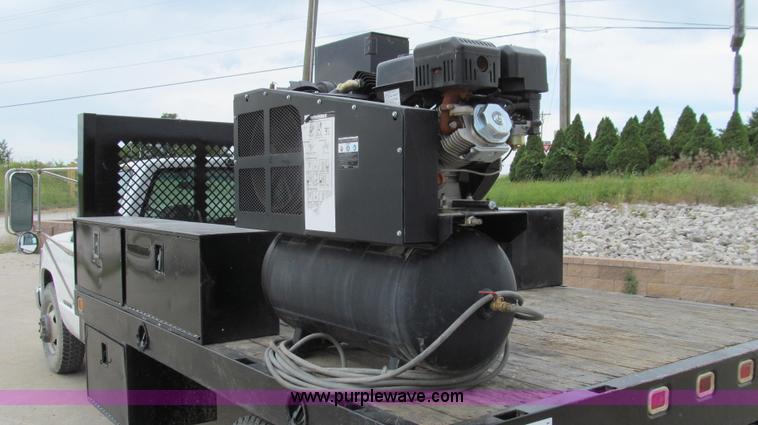 image for item E3981 2000 Chevrolet 3500 utility truck