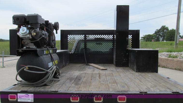 image for item E3981 2000 Chevrolet 3500 utility truck