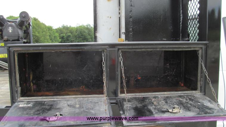 image for item E3981 2000 Chevrolet 3500 utility truck