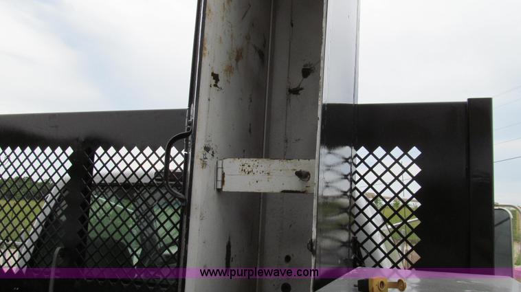 image for item E3981 2000 Chevrolet 3500 utility truck