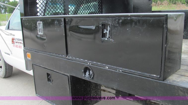 image for item E3981 2000 Chevrolet 3500 utility truck