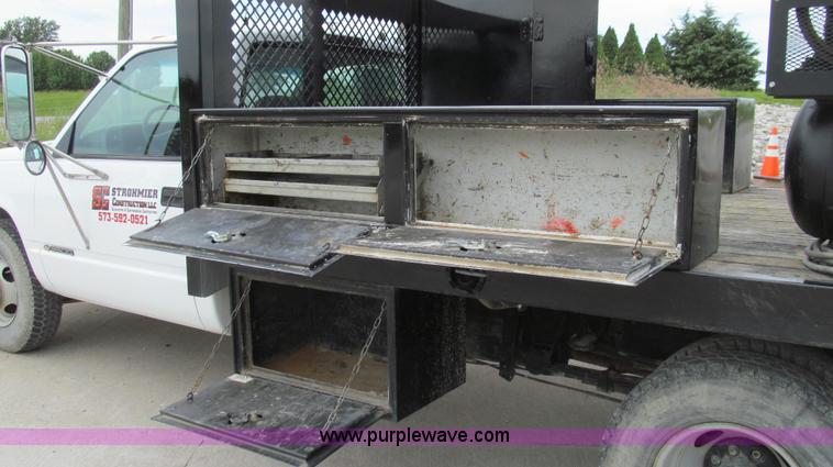 image for item E3981 2000 Chevrolet 3500 utility truck