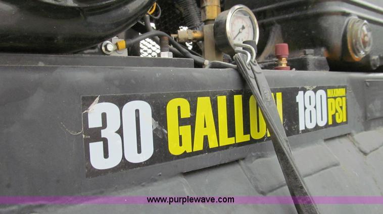 image for item E3981 2000 Chevrolet 3500 utility truck