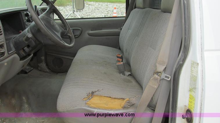 image for item E3981 2000 Chevrolet 3500 utility truck